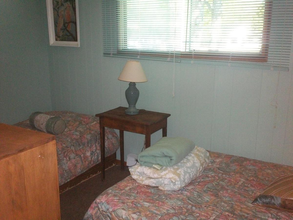 Chalkley'S Sandy Bay Cottage Resort Nipissing Beach Zimmer foto